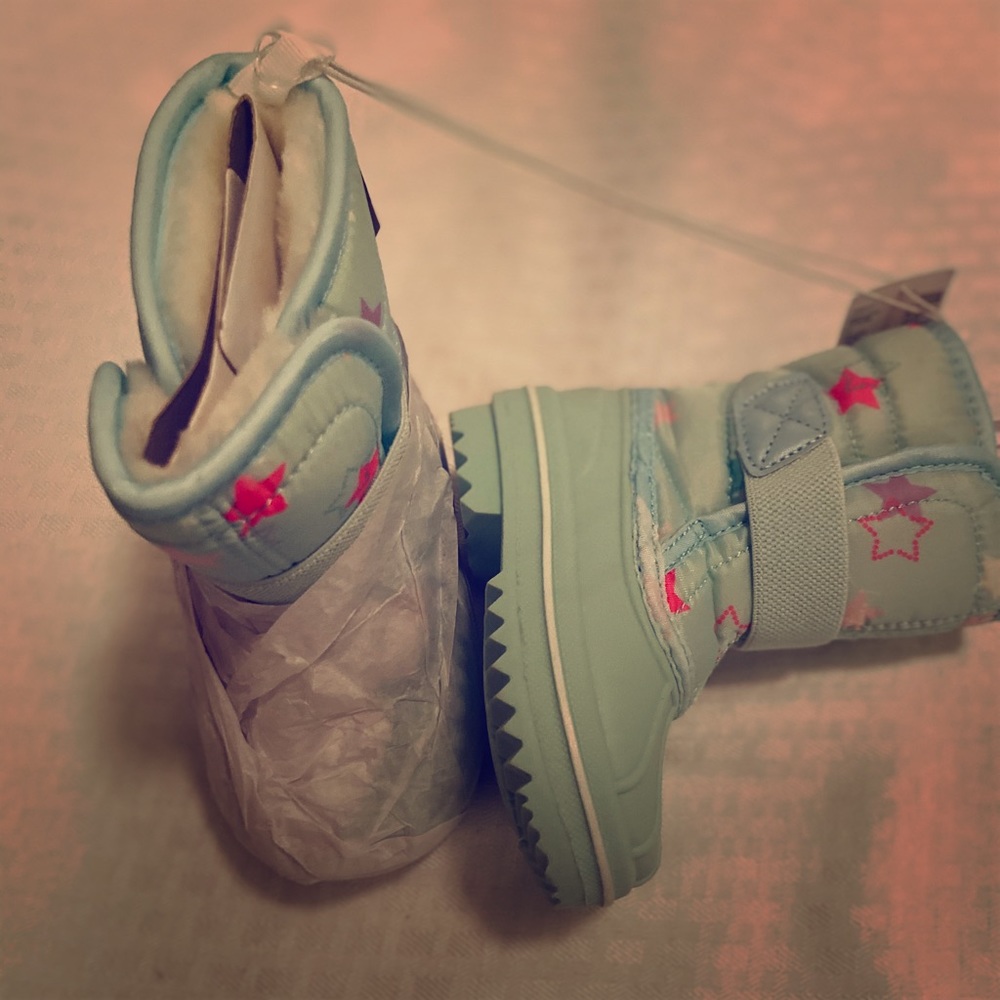 Size 5 Children’s snow boots (Girls)